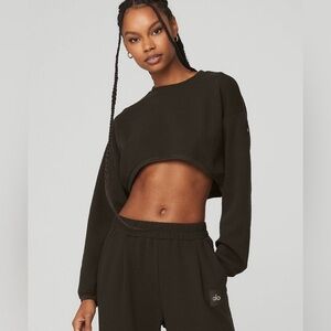 ALO Yoga Brown Women's Ultra Crop Top and pants